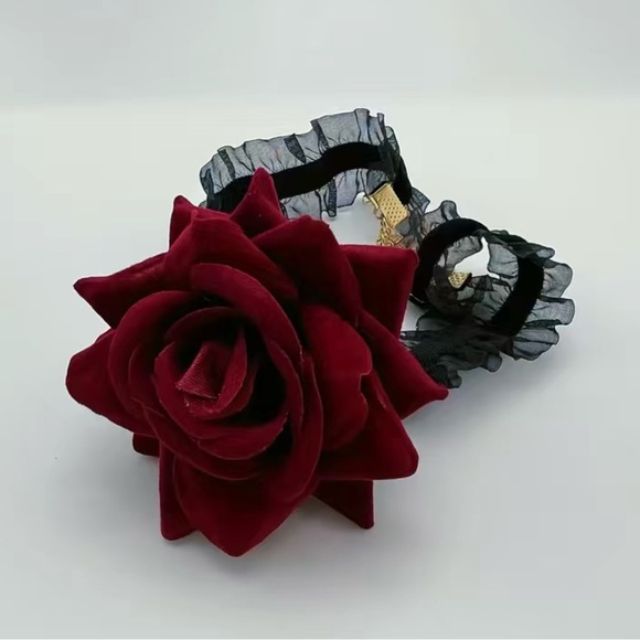 Jane Chic Designs Rose Cameo Chain - Picture 2 of 5